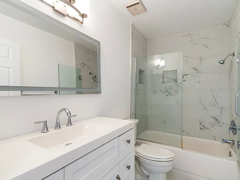 13046 Moorpark St #204 — Photo 10