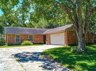 9806 Thrush Ln, Conroe, TX 77385