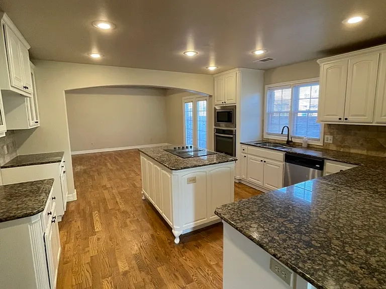 3501 W Princeton St — Photo 4