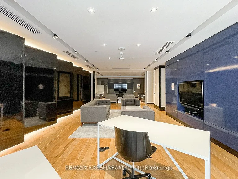 30 Roehampton Ave #619 — Photo 30