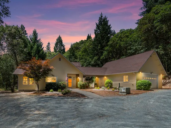 780 Pinecrest Dr, Grants Pass, OR 97526