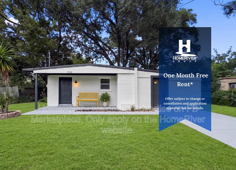1942 Brookview Dr S