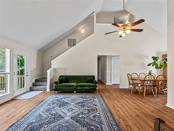 5th image of 721 Woodridge Blvd
