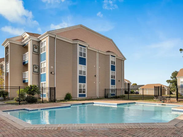 Woodlake Apartments