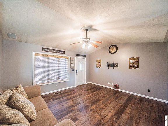 5th image of 450 Sunrise Dr
