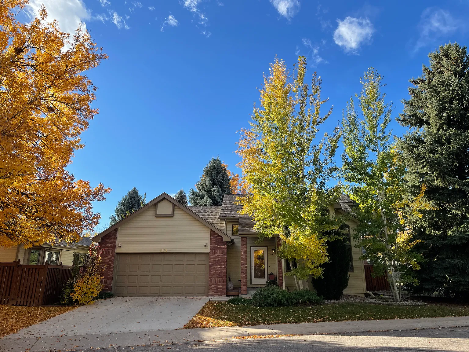 1301 Stoney Hill Dr — Photo 2