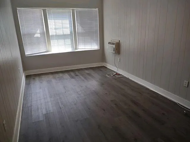 914 Staley Ave — Photo 3