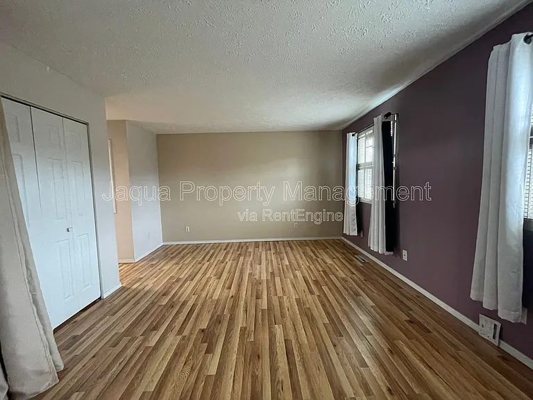 2591 Stratford Dr — Photo 11