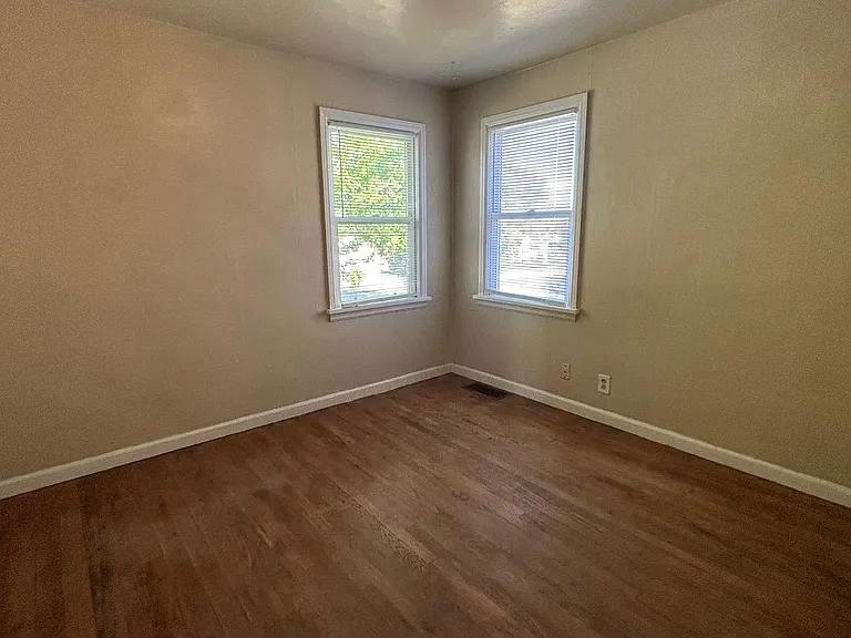 126 N 15th Ave — Photo 18