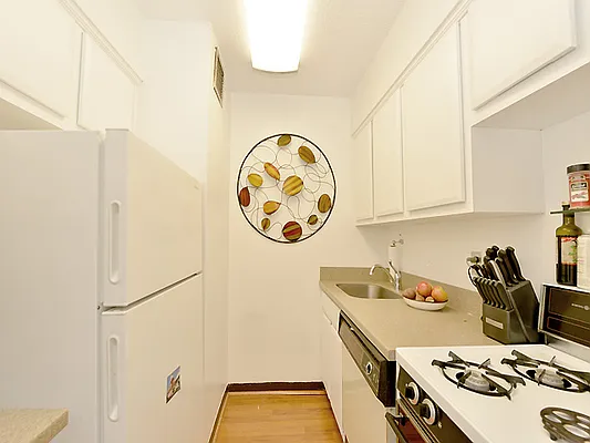 Rented by Cooper & Cooper Real Estate | media 8