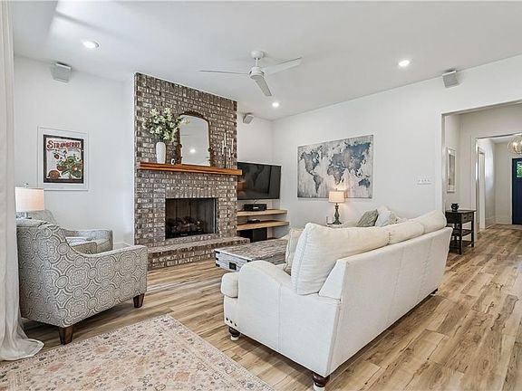 2nd image of 120 N 13th St
