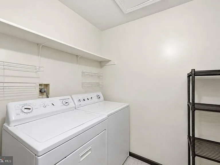 10118 Oakton Terrace Rd #10118 — Photo 13
