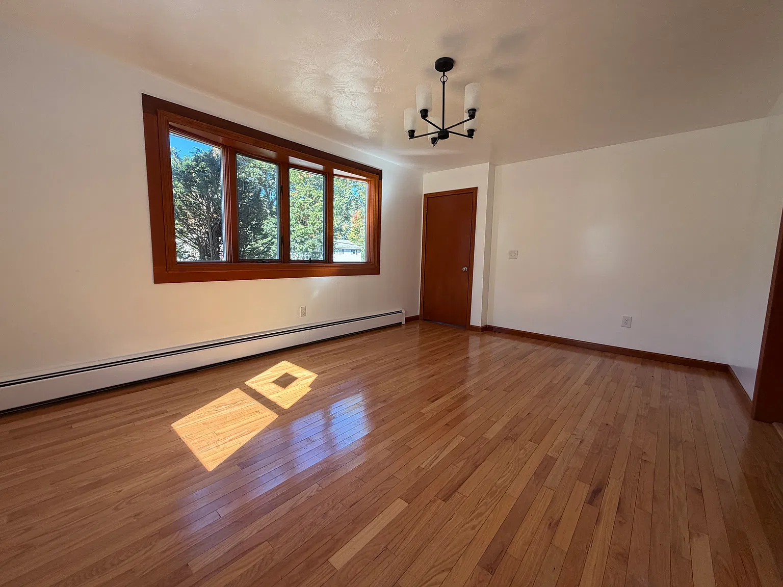3 bed, 1000 sqft, $2,195 — Photo 3