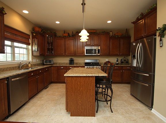 2nd image of 15912 Crimson Dr