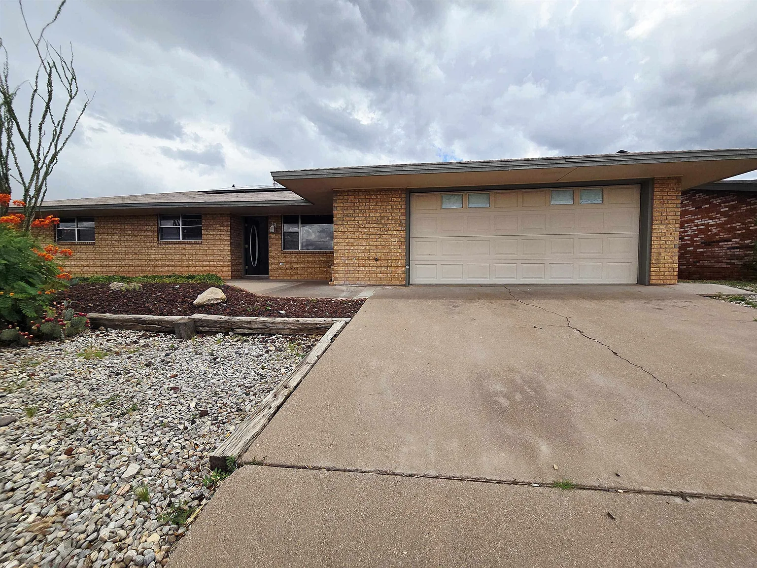 4 bed, 1794 sqft, $2,500 — Photo 2