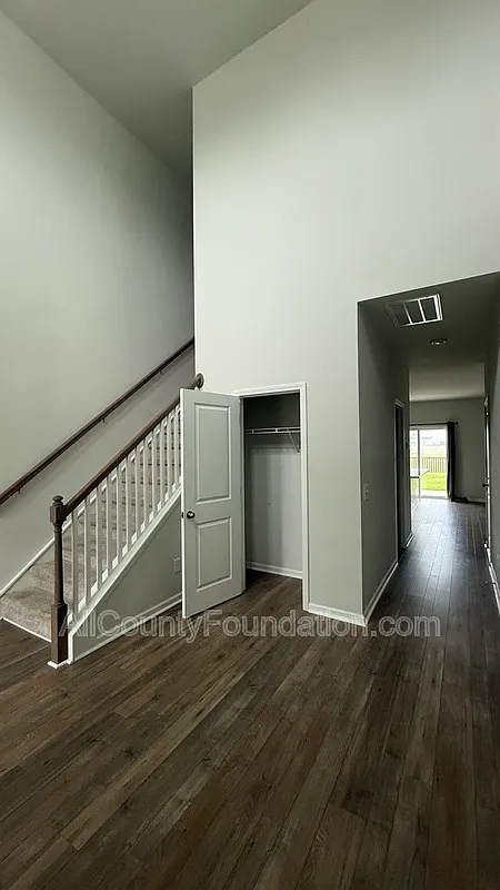 3 bed, 2.5 bath, 1830 sqft, $2,600 — Photo 2