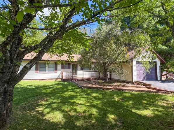 5 Shrank Ln, Loch Sheldrake, NY 12759