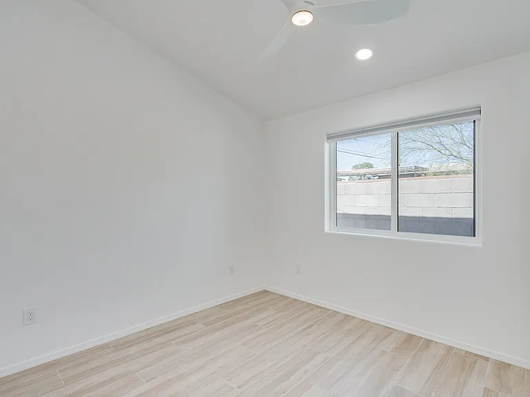 1120 E Waverly St #2 — Photo 21
