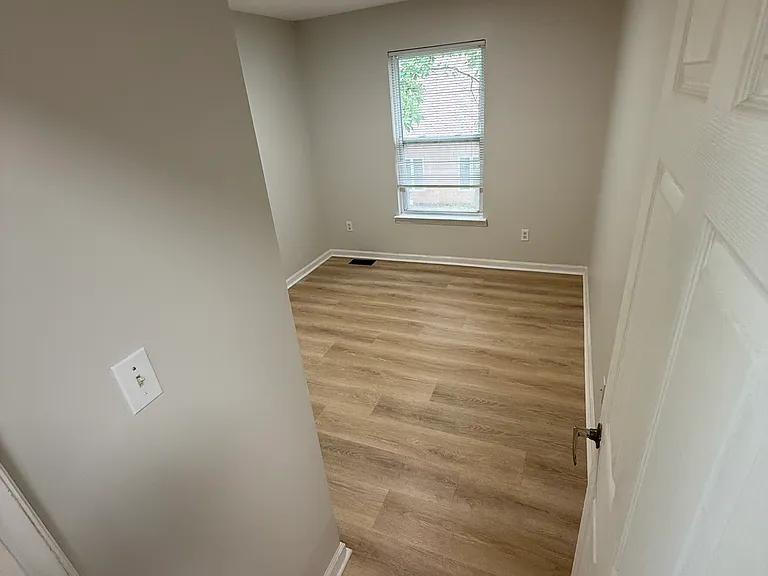 125 Earl Ave #C — Photo 11