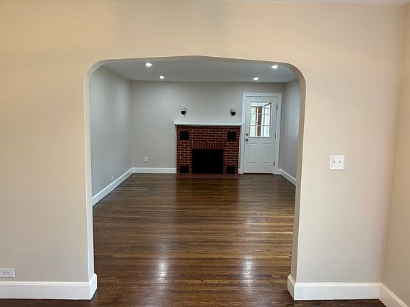 4th image of 300 Palmer Rd