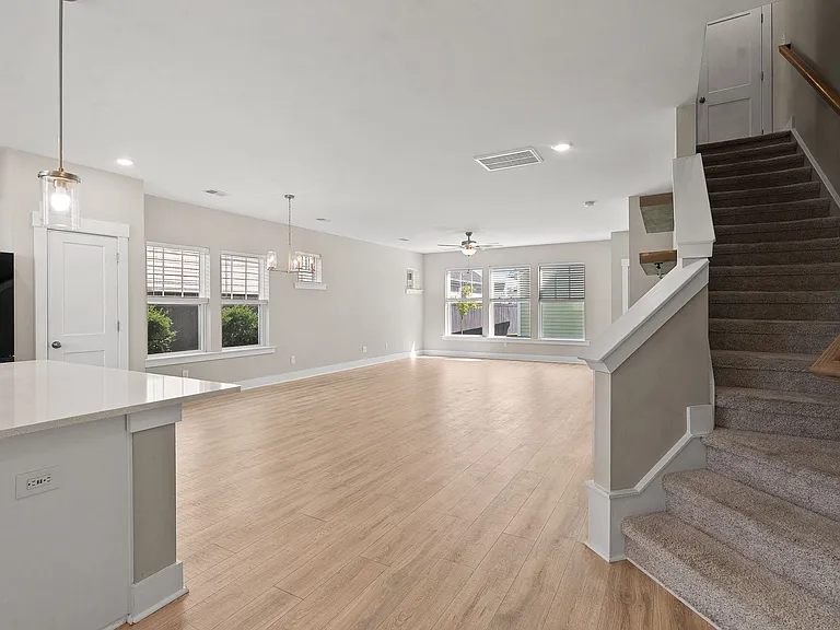 117 Archdale St — Photo 16