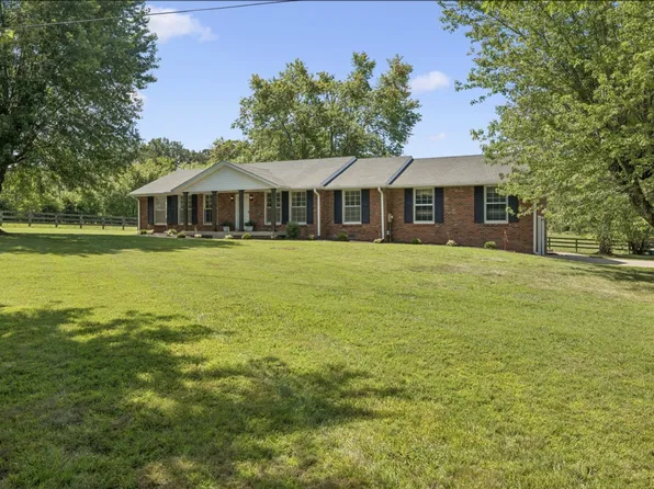 920 Clearview Rd, Cottontown, TN 37048