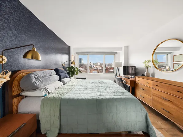 2 Charlton Street image 8 of 12