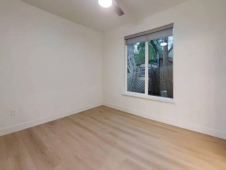 8404 Ascolano Ave — Photo 40