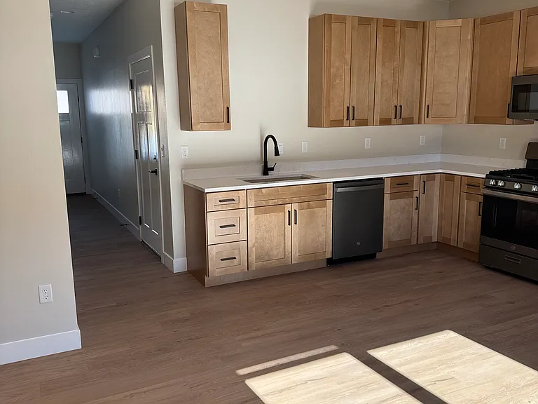 357 W Joe Thurston Way #17 — Photo 1