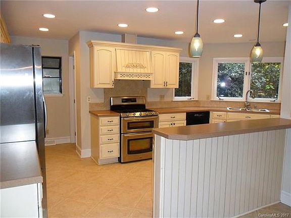 5th image of 3132 Ingelow Ln