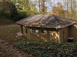 394 Lake Ridge Dr, Hiawassee, GA 30546