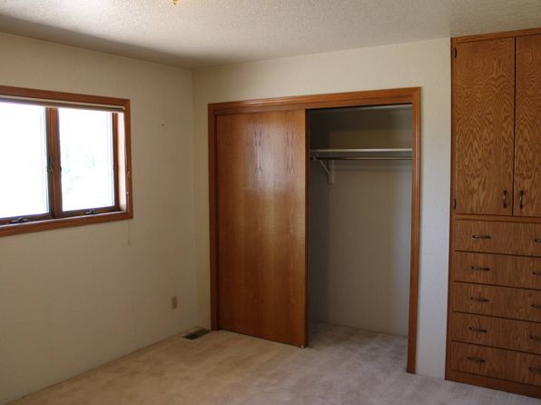 916 Sherman Ave, Lingle, WY 82223