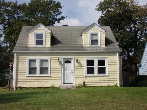 18 Townsend St, Barrington, RI 02806