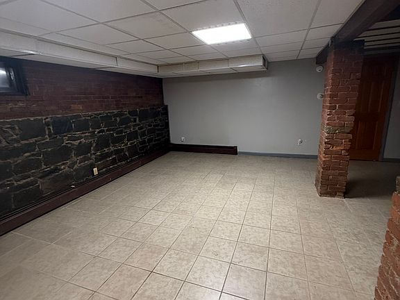 4th image of 814 23rd St APT 2