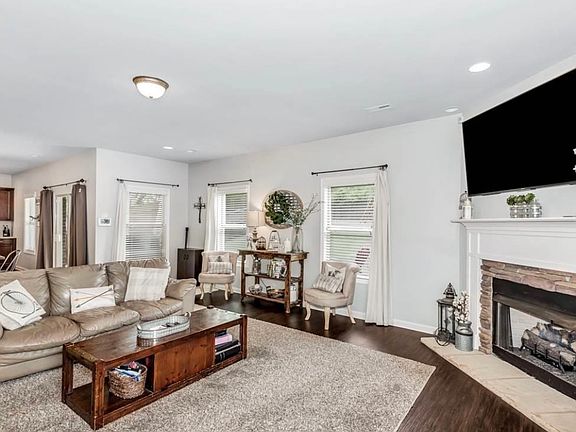 3rd image of 7709 N Catawba Cir