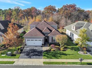 20 E Francesa Ct, Farmingdale, NJ 07727