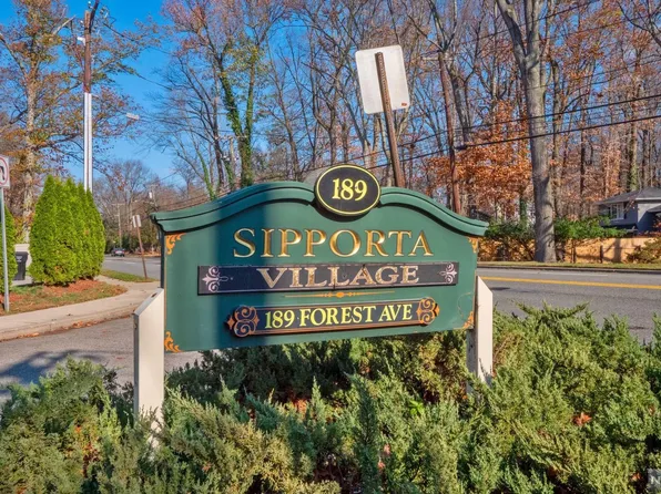 189 Forest Ave #310, Paramus, NJ 07652