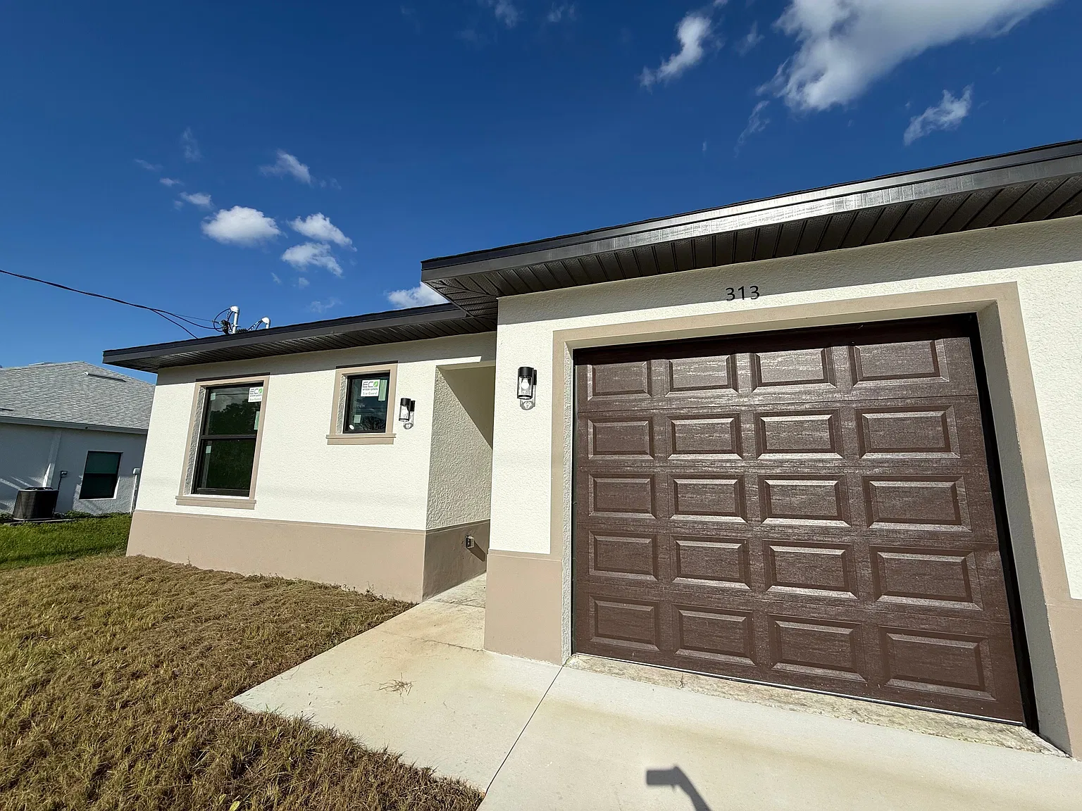 3 bed, 2.0 bath, 1218 sqft, $1,725 — Photo 1