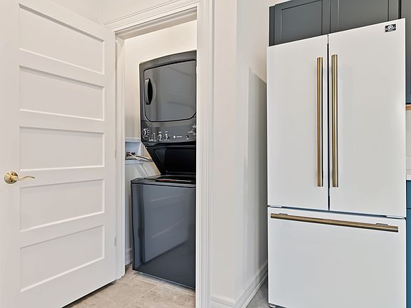 5th image of 905 N Main St #203