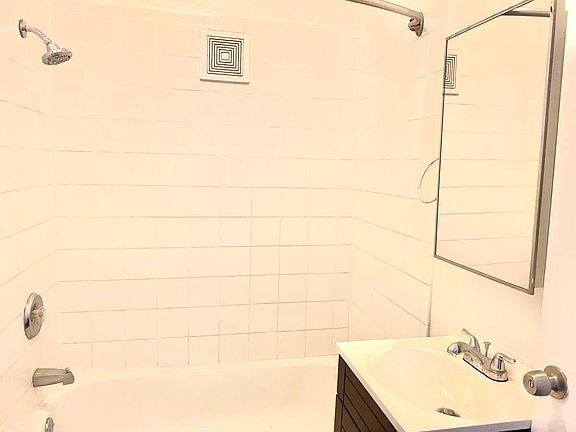 4th image of 734 Valencia St #309