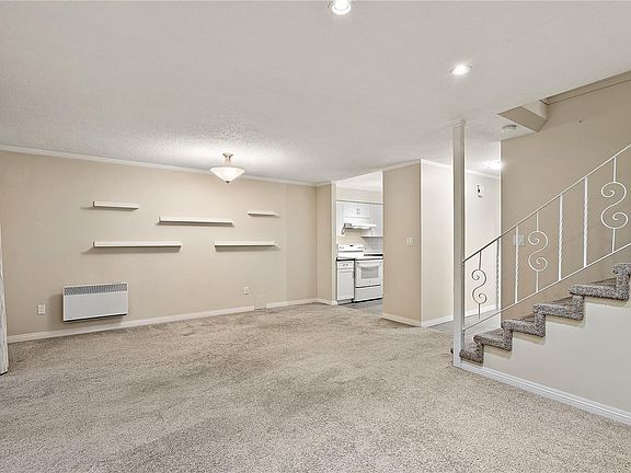 5th image of 897 Admirals Rd #13