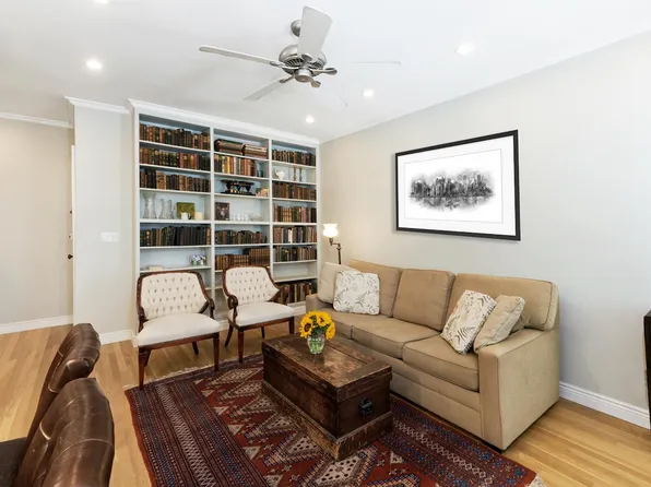 315 East 80th Street image 3 of 5