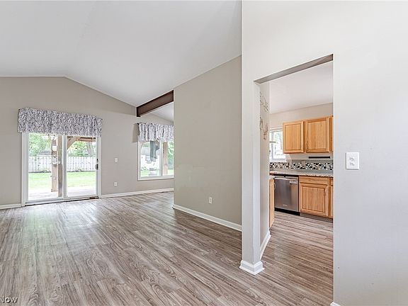 4th image of 23823 Beaumont Dr