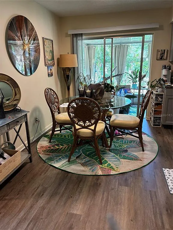 2 bed, 2.0 bath, 869 sqft, $1,300 — Photo 2
