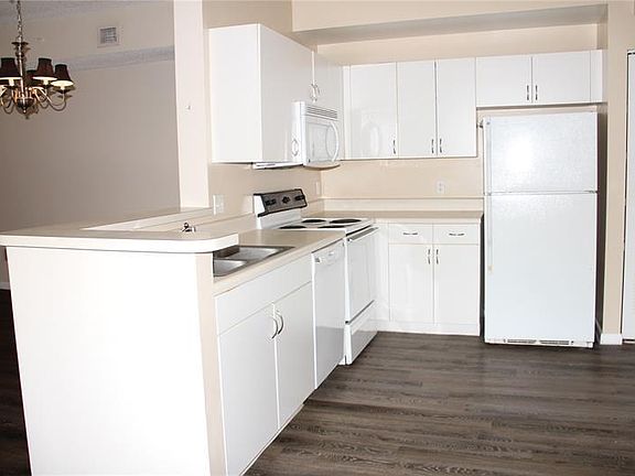 3rd image of 6976 SW 39th St