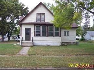 223 1st St SW, Madelia, MN 56062