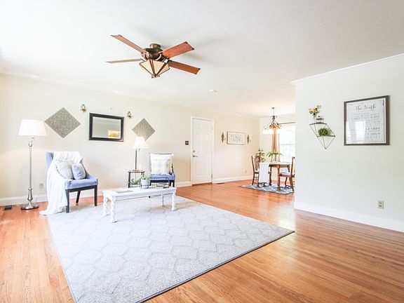 3rd image of 813 Montacres Ln