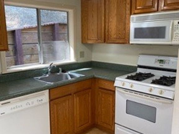 3rd image of 19 Rosemont Ave