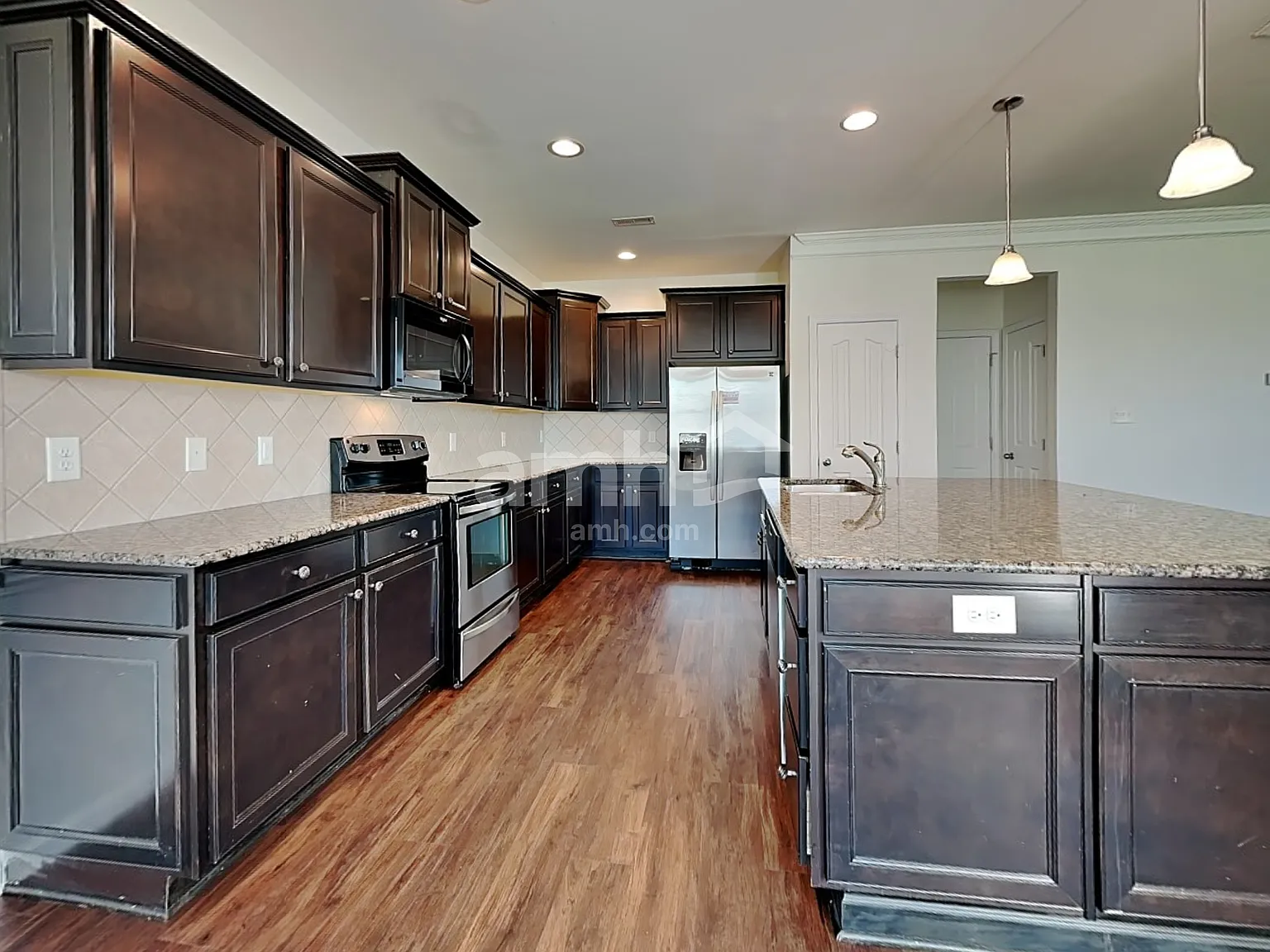 4 bed, 2.5 bath, 2472 sqft, $2,375 — Photo 3