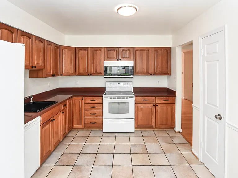 5843 Wye Oak Commons Ct — Photo 14